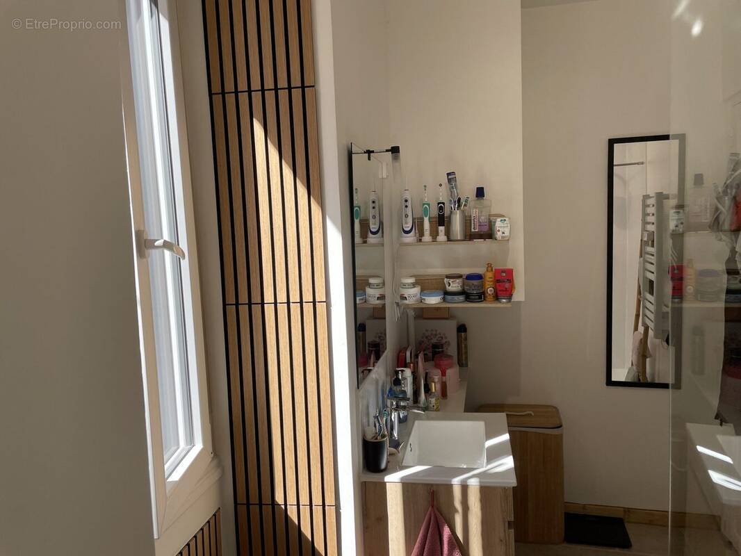 Salle de bain appartement 55 m² Béziers - Appartement à BEZIERS