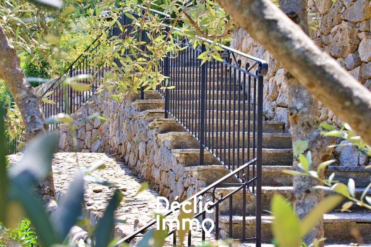 Villa - 4 chambres - vue degagee - piscine - jardin mediterraneen - bar sur loup - photo 8