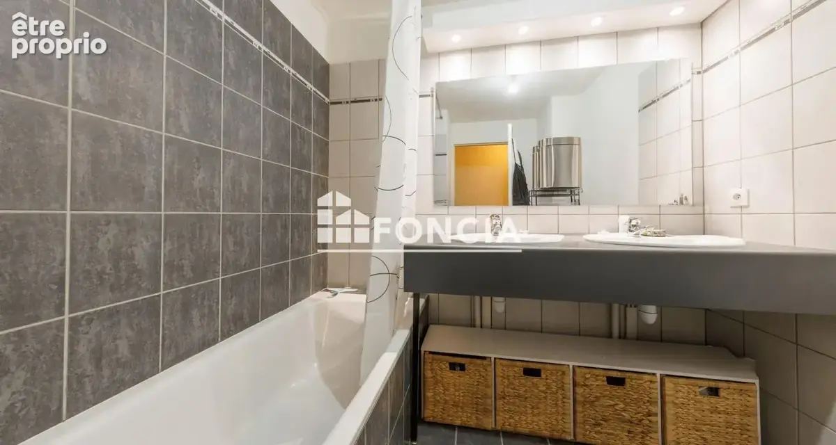 RIOM – Appartement T3 au 1er étage avec ascenseur – 76,25 m² - photo 4