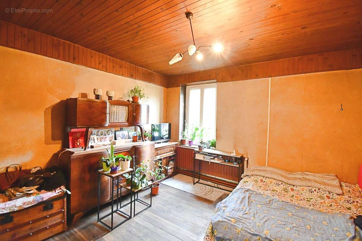 Maison à LA CELLE-EN-MORVAN