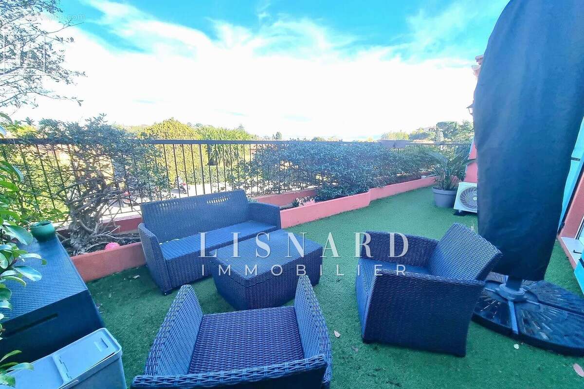 Appartement à VALLAURIS