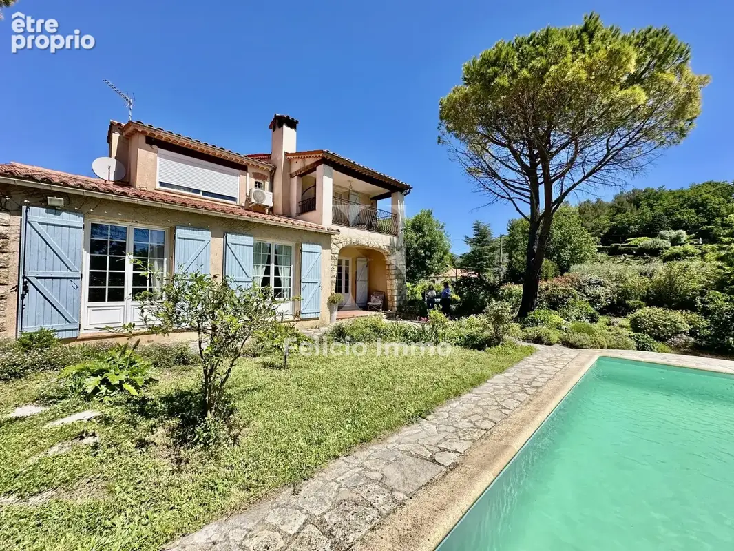 Maison à CHATEAUNEUF-GRASSE