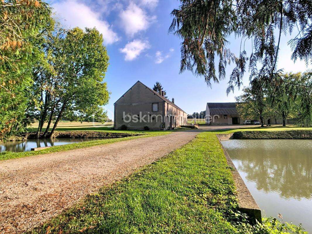 Maison à MONTCORBON