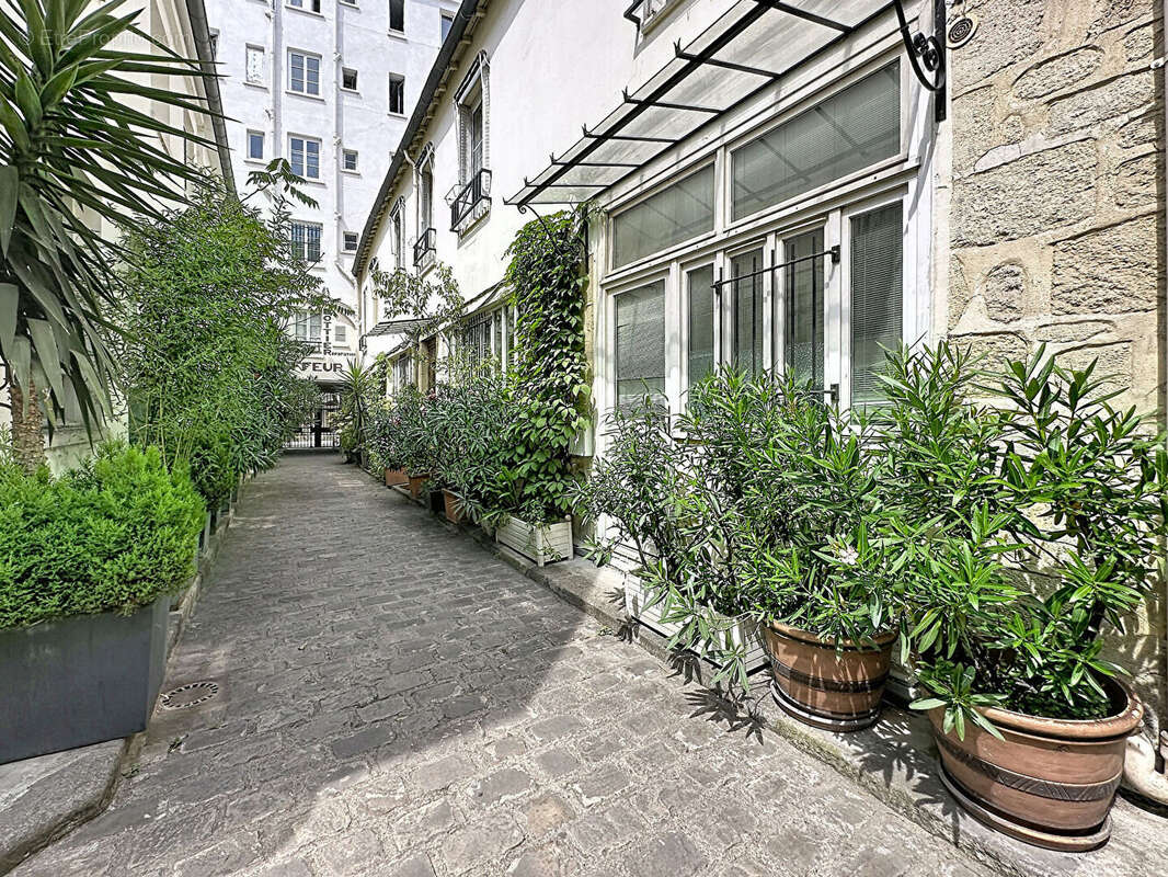 Appartement Paris 1 pièce(s) 30 m2 - photo 2