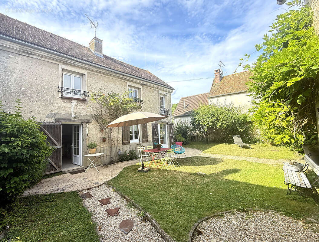 Maison à HOUDAN