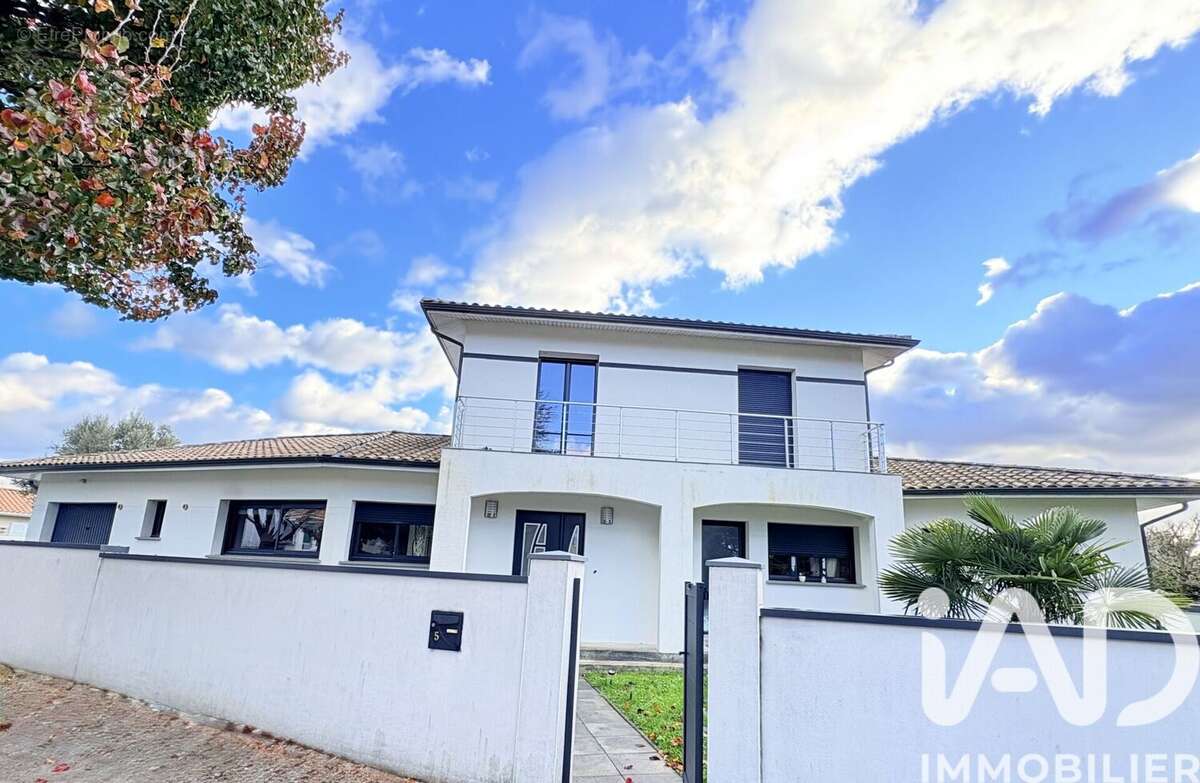 Photo 2 - Maison à BASSENS