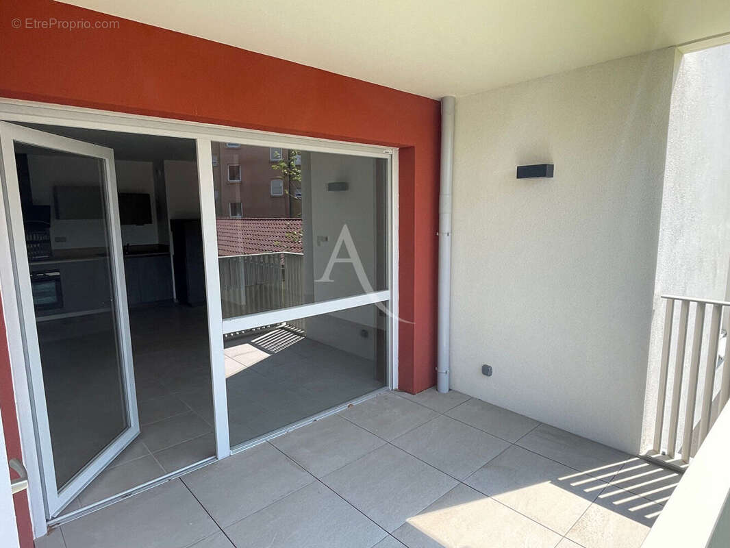 Appartement à PERONNAS