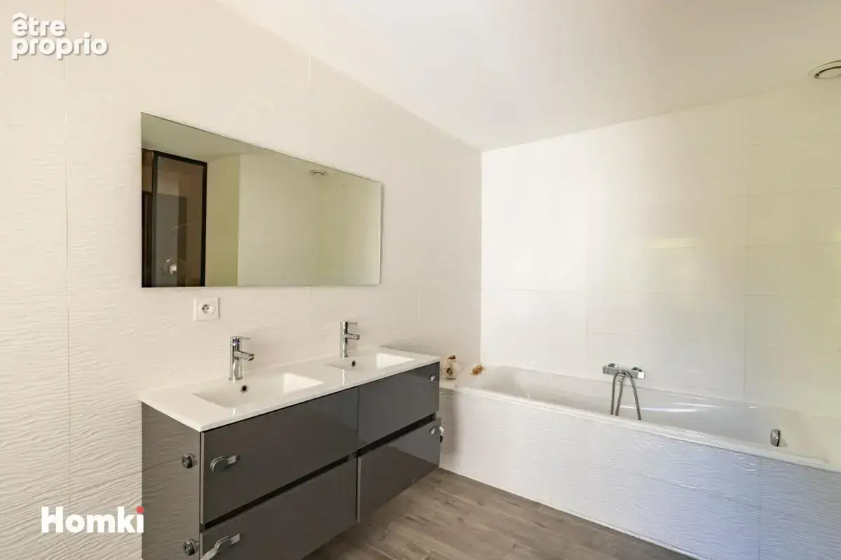 Appartement T4 de 97 m² à Narbonne 11100, Avenue des Cévennes - photo 8
