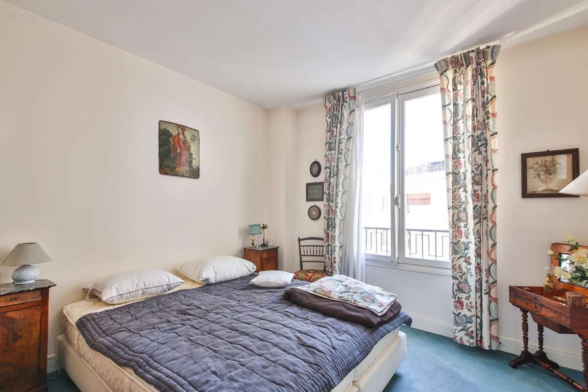 Appartement à NEUILLY-SUR-SEINE