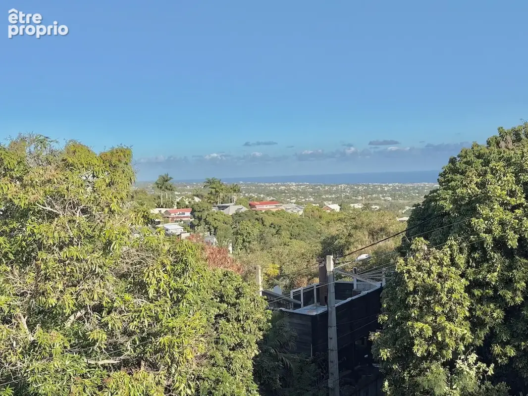À vendre maison de 100 m² à rénover comprenant deux appartements T3 et vue mer – La Rivière Saint-Louis - photo 2