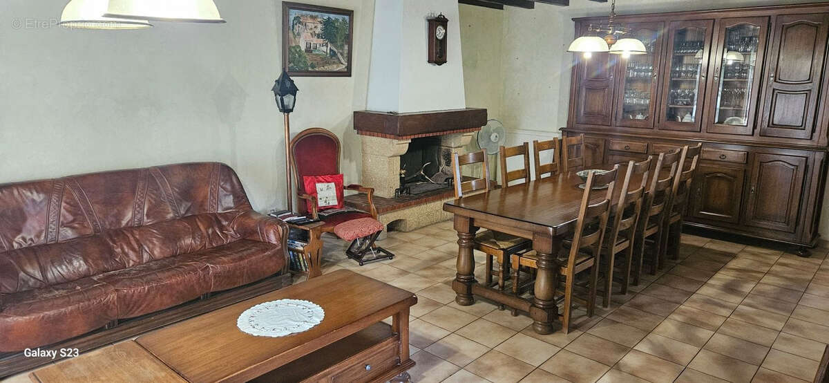 Maison à VILLENEUVE-LES-MONTREAL