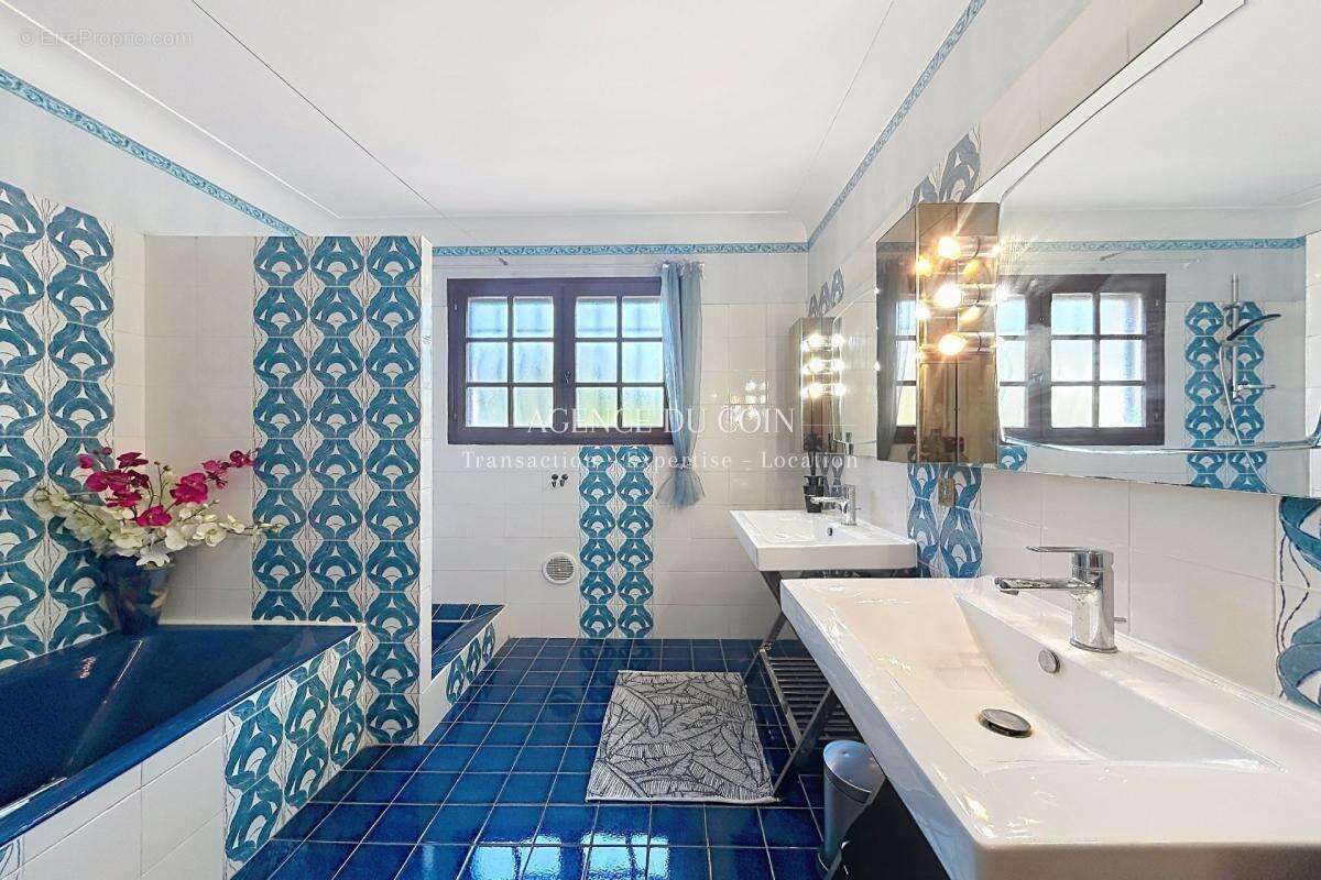 Venez découvrir cette splendide maison individuelle située d - photo 6