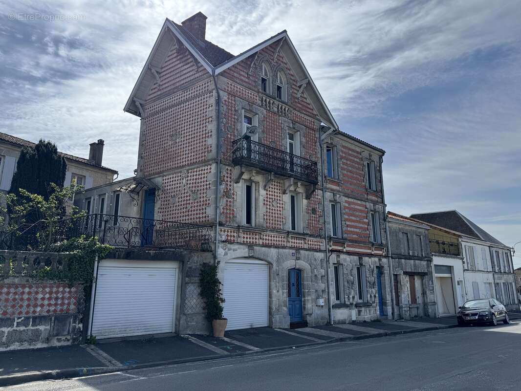 Maison à BARBEZIEUX-SAINT-HILAIRE
