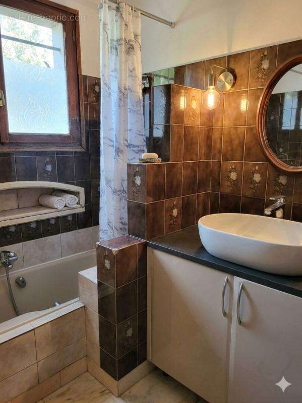 Maison à NOTRE-DAME-DE-SANILHAC