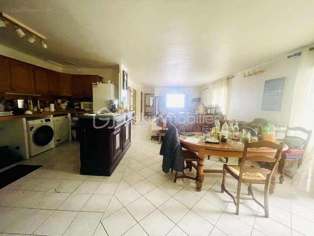  Appartement 3 chambres – Hyper centre de La Seyne-sur-Mer (83500) – Fort potentiel locatif  - photo 2