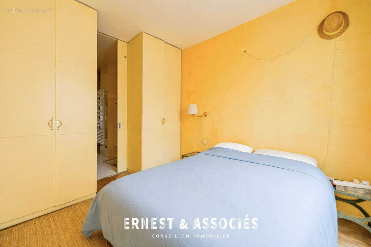 Appartement à PARIS-7E