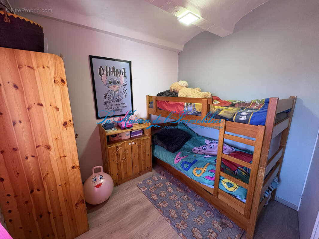 Rousson maison de village en pierres de type F4 sur 357m2 de terrain. - photo 6