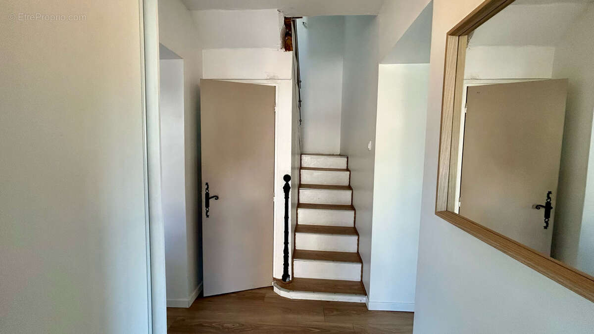 CHATEAUGAY - Maison de bourg Auvergnate de 101 m2, 3 chambres, garage, cave et parking double. - photo 17
