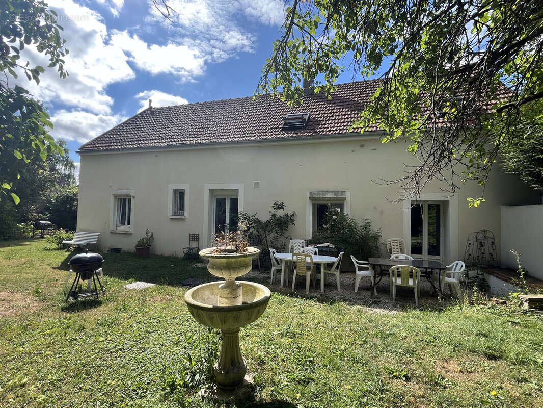 Maison à LA CHAPELLE-LA-REINE