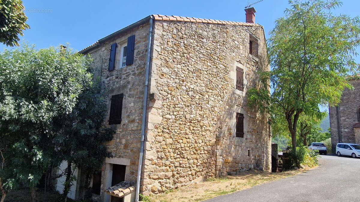Maison à SAINT-ETIENNE-DE-GOURGAS