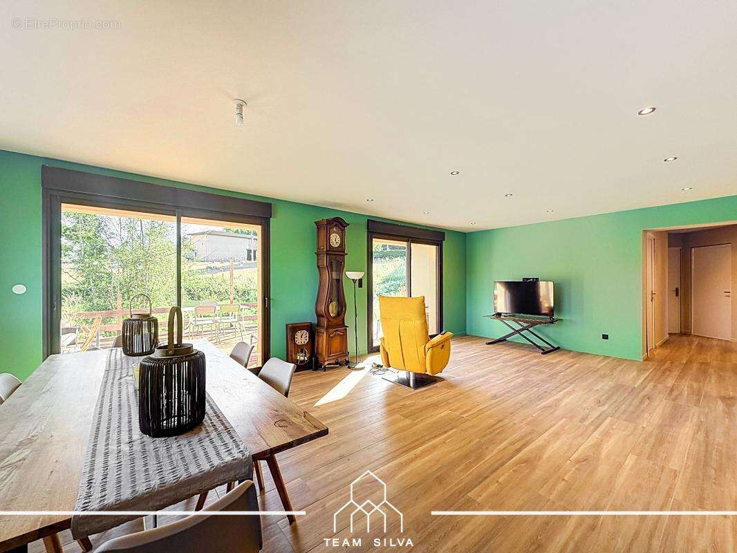 Maison 110 m² à Chambost-Longessaigne  - photo 3