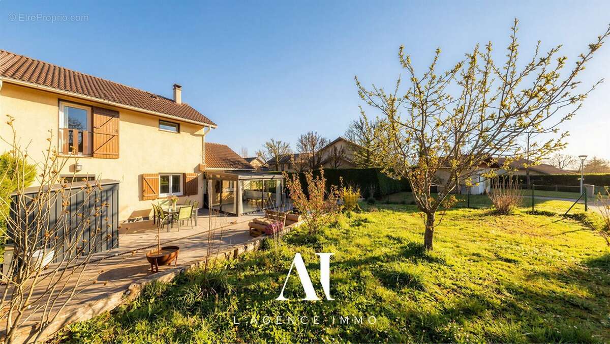 Maison à SAINT-GENIS-POUILLY