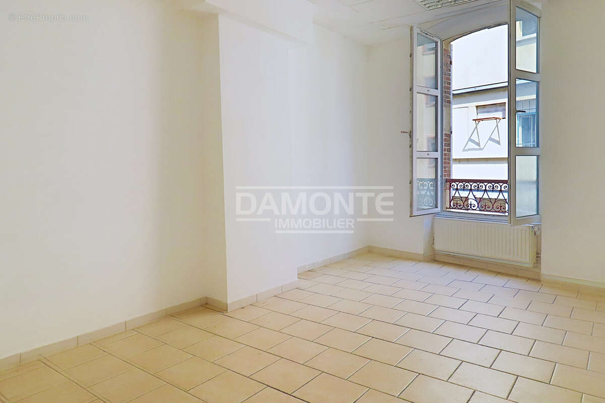 Immeuble idéalement situé dans un secteur attractif - photo 8