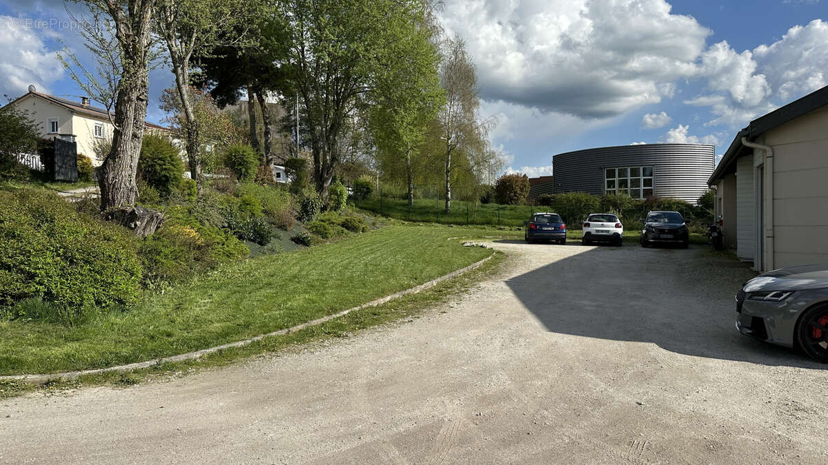 Commerce à SAINT-JUST-MALMONT