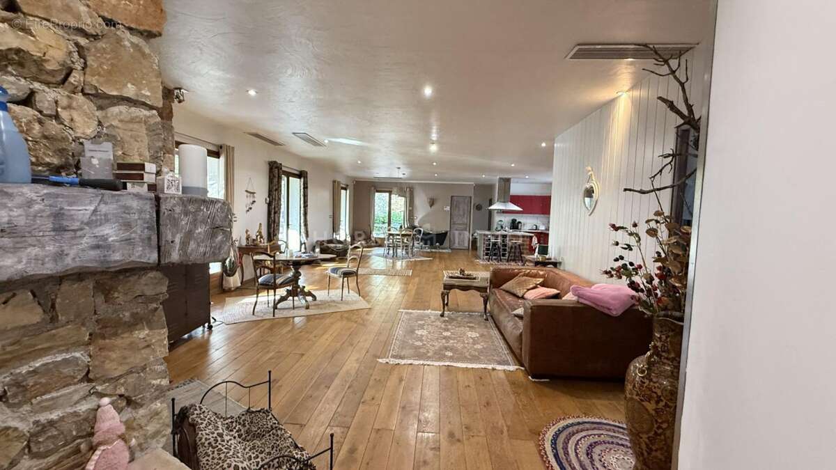 Maison à TOURRETTES