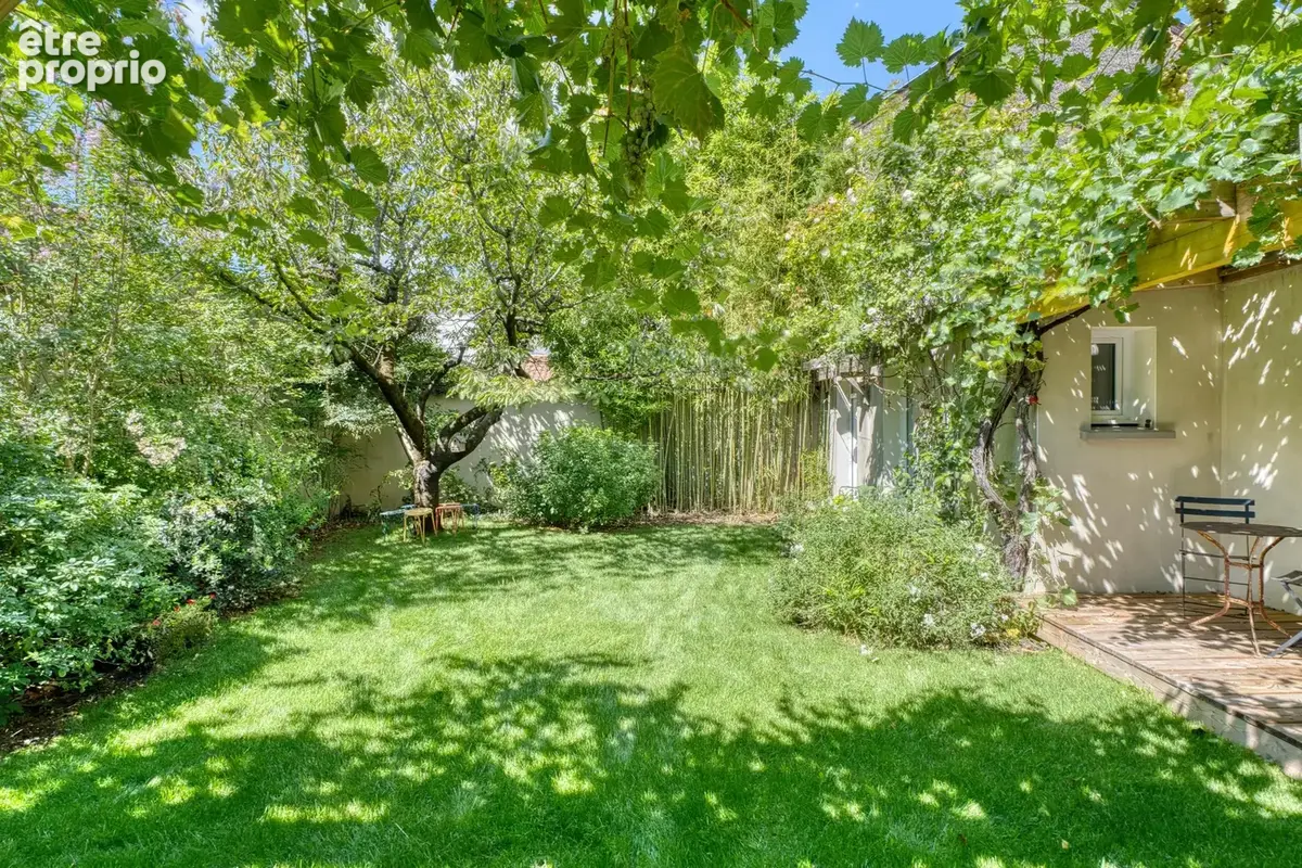 Véritable coup de cœur pour cette demeure atypique avec jardin et terrasse au calme absolu proche de Montchat - photo 3