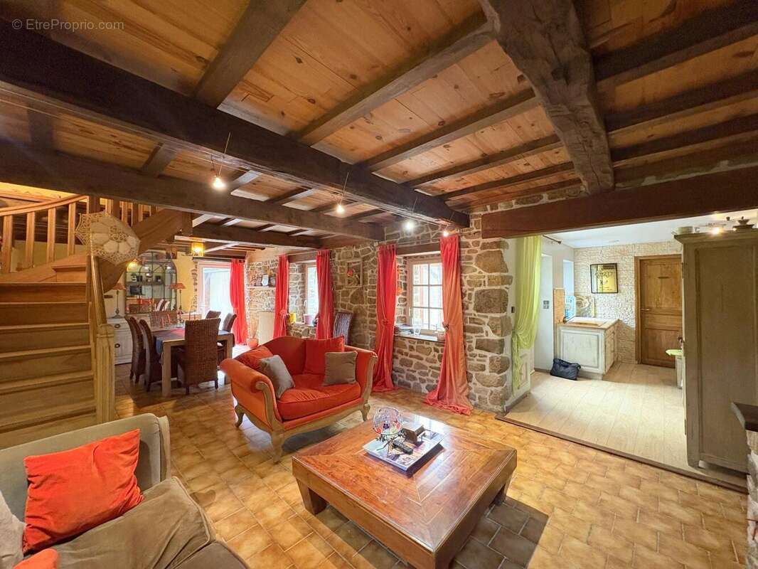 Maison à JULLOUVILLE