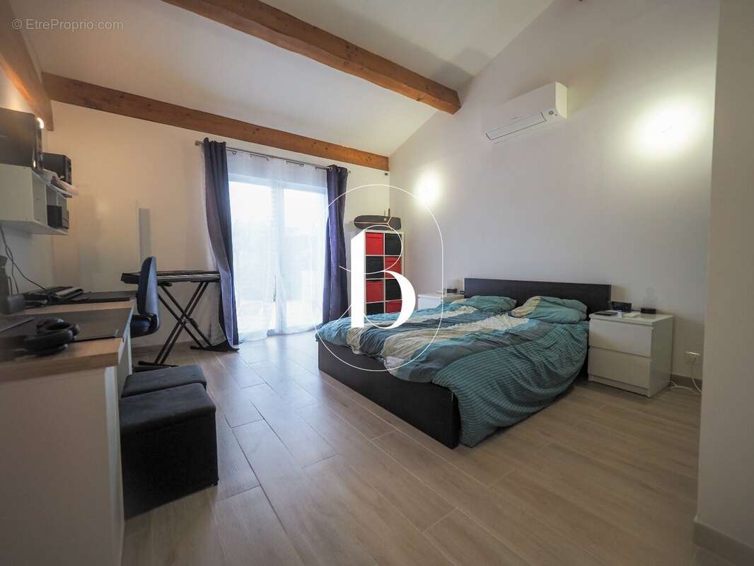 Maison à LA ROQUE-SUR-CEZE