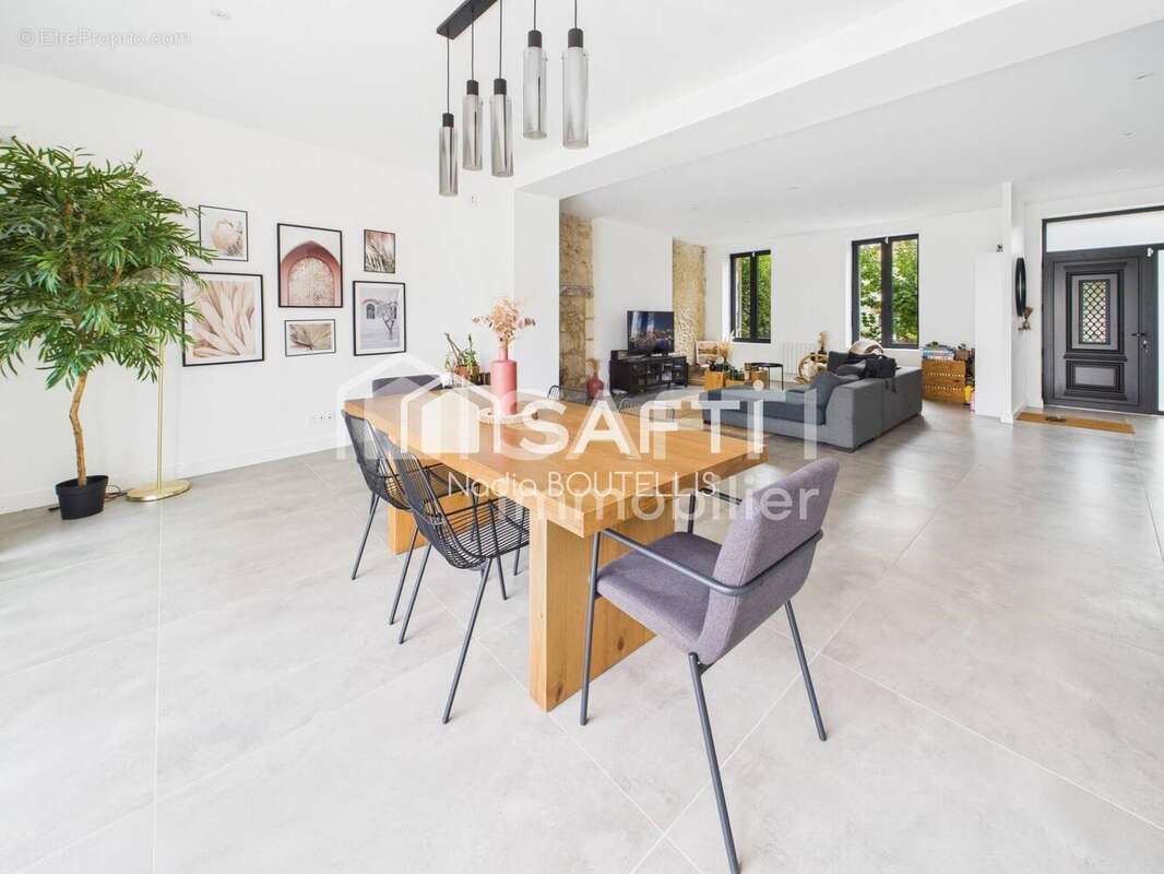 Photo 2 - Maison à LE HAILLAN