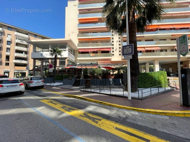 Commerce à CANNES