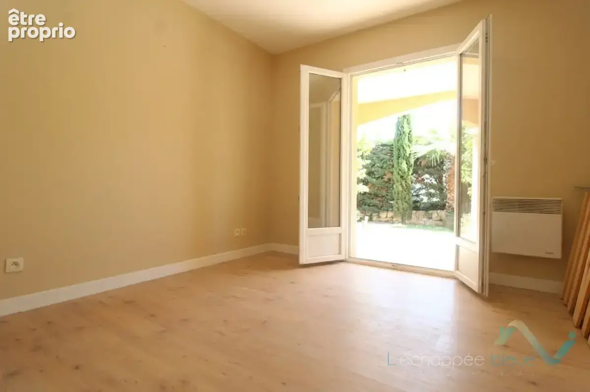 Vente appartement/maison T3 avec jardin  à Cogolin - photo 7