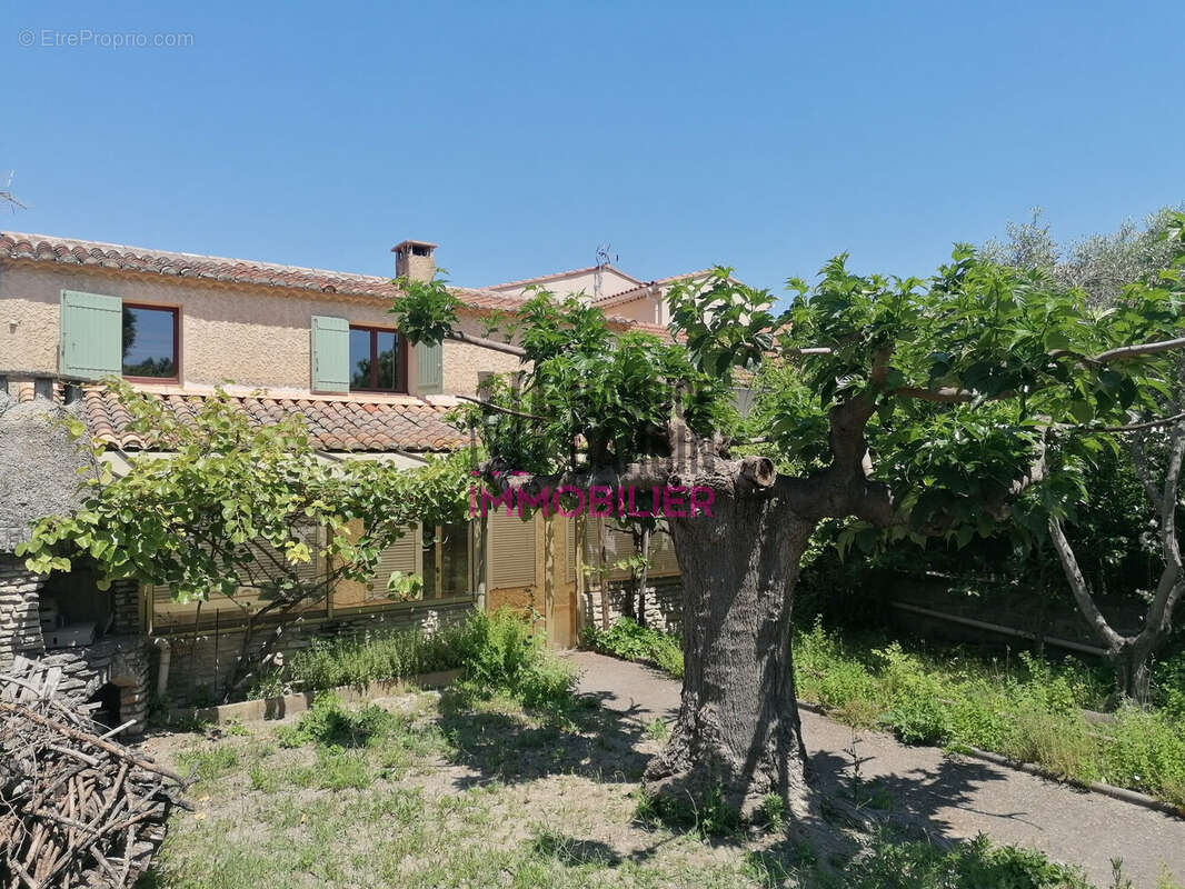 Maison à L'ISLE-SUR-LA-SORGUE