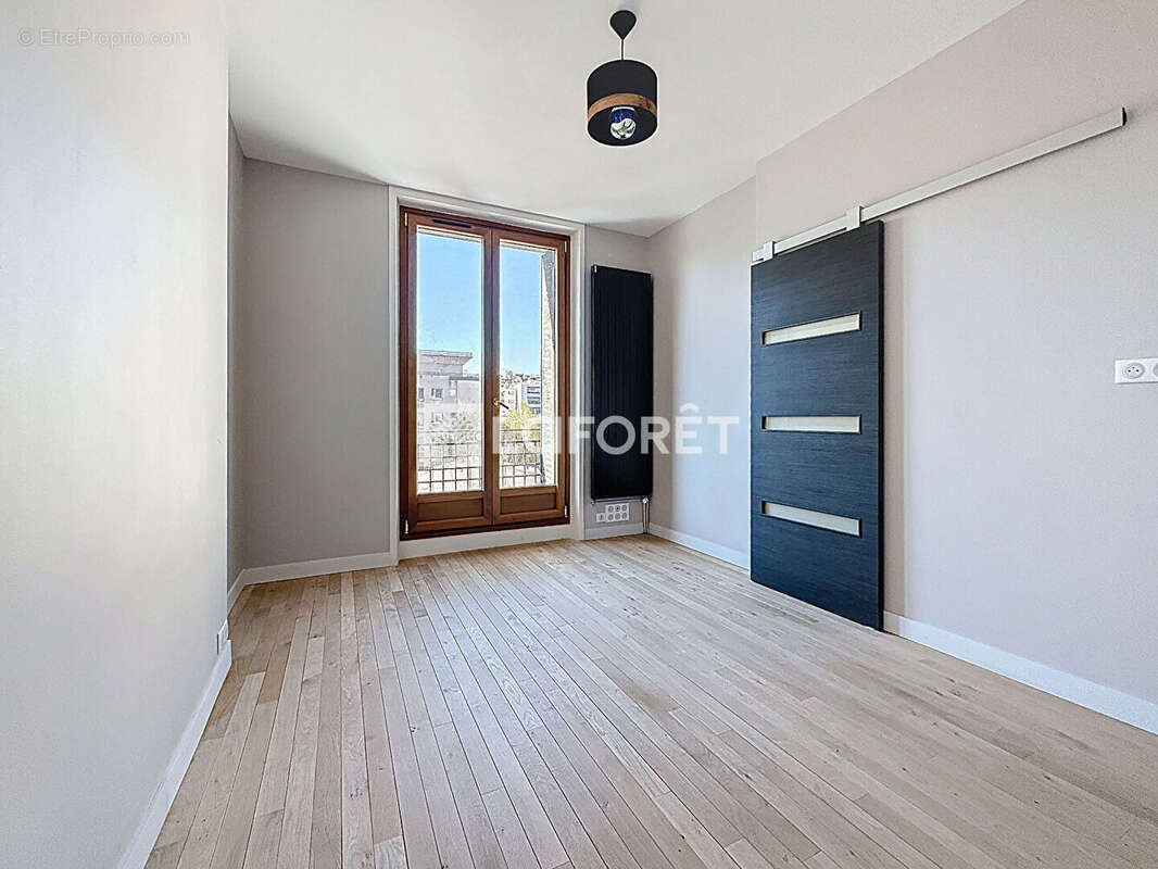 Appartement à SURESNES
