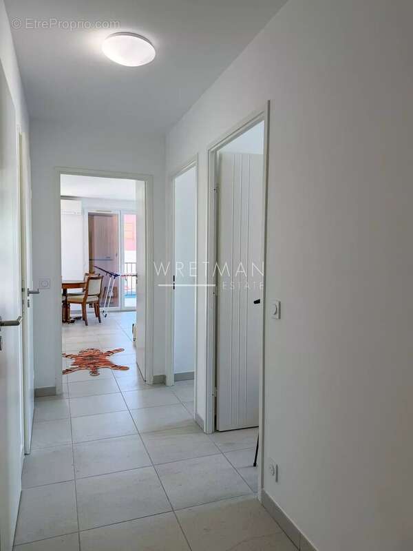 Appartement à LA ROQUETTE-SUR-SIAGNE