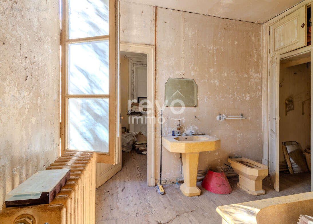 Demeure de caractère du 19ème siècle  325 m²  Fort potentiel - photo 9
