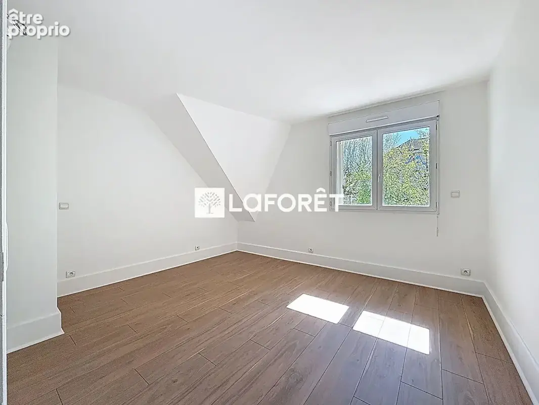 Montreuil la boissiere - maison de 7 pieces sur 185 m² - photo 9
