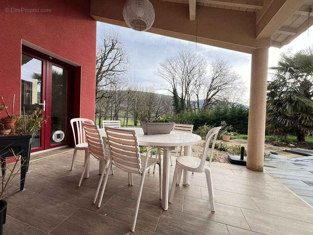 Maison à CHAVANNES-SUR-SURAN