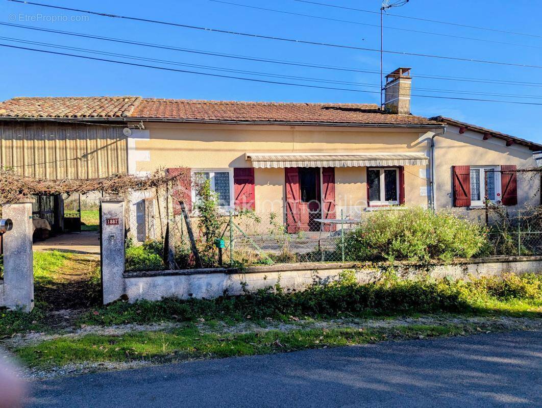 Maison à LA ROCHE-CHALAIS