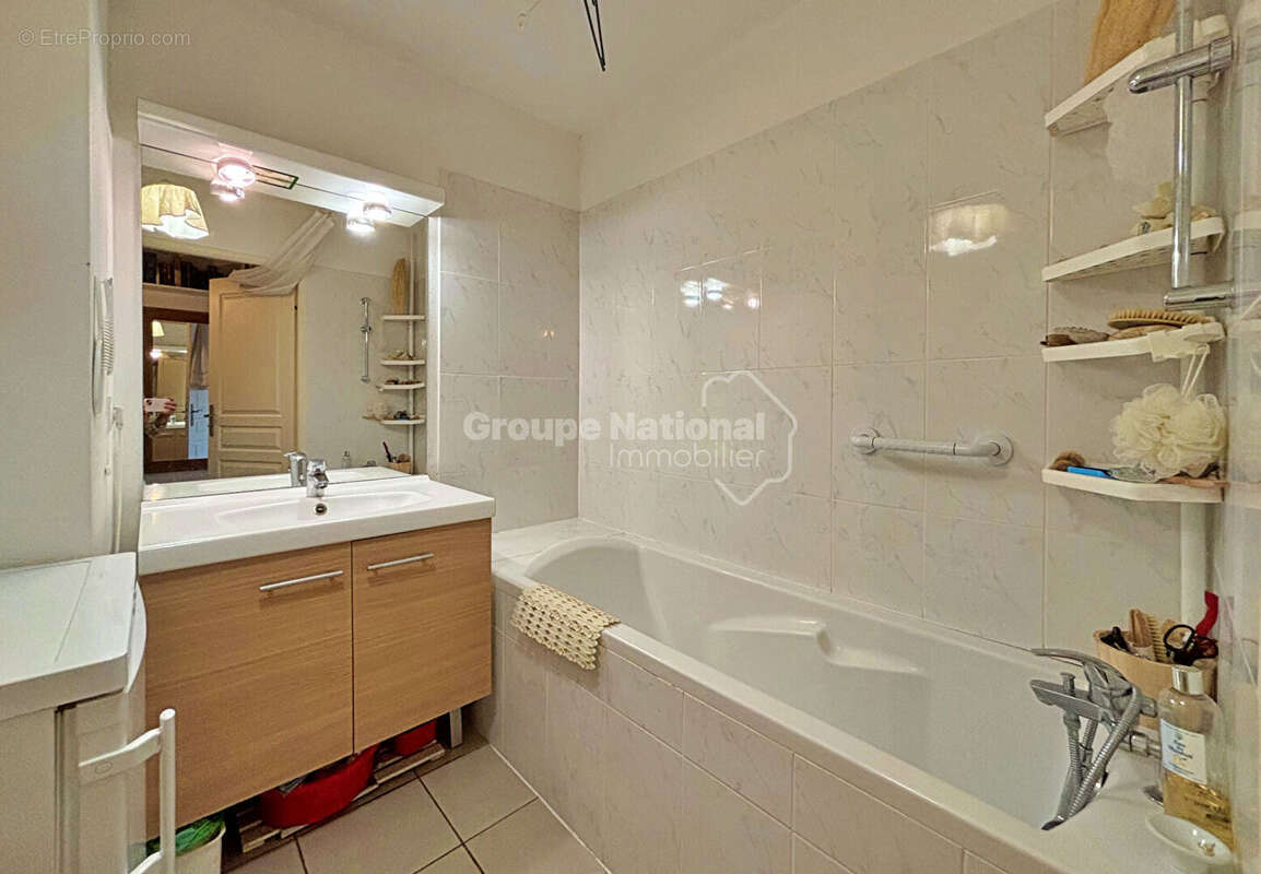 Appartement à MARSEILLE-4E