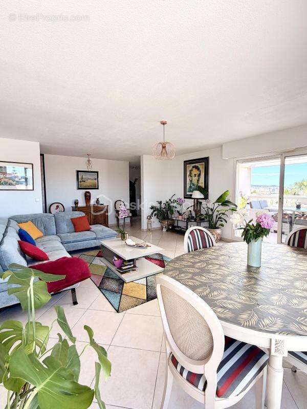 Appartement à SAINT-LAURENT-DU-VAR