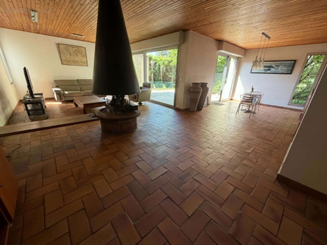 Maison 176 m² à Pont-Du-Chateau  - photo 8