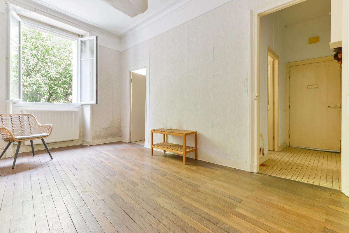 Appartement 2 pièces de 49 m² à Nantes quartier Talensac avec cour arborée - photo 3