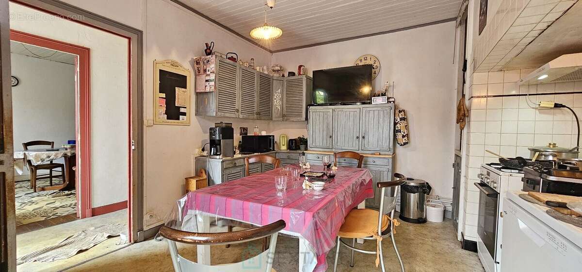 Maison à CENAC-ET-SAINT-JULIEN