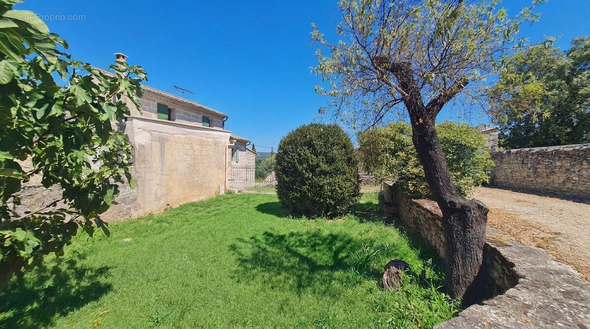 Maison de village en pierre offrant un beau potentiel d'aménagement -  118 m2 environ, de type P5 avec garage - photo 21