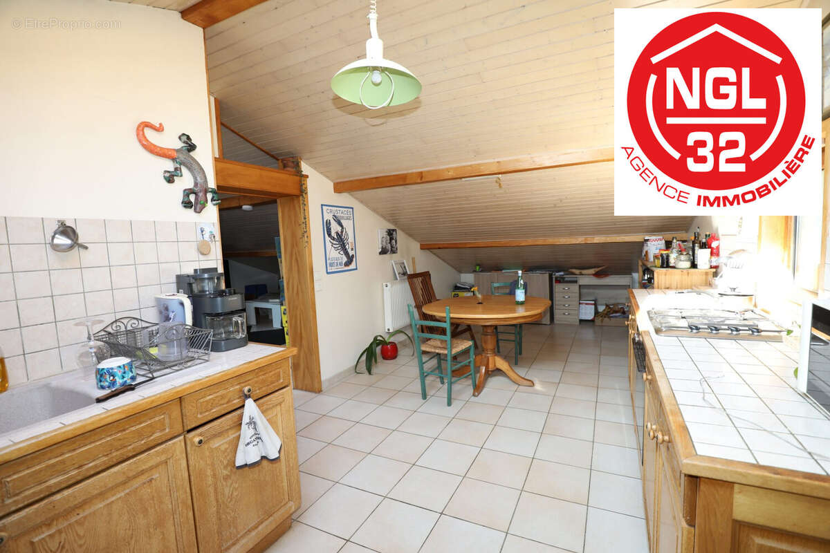 Maison 140 m² à Cruseilles  - photo 7