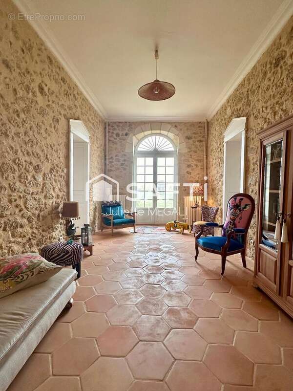 Maison 379 m² à Sauveterre-De-Guyenne  - photo 2